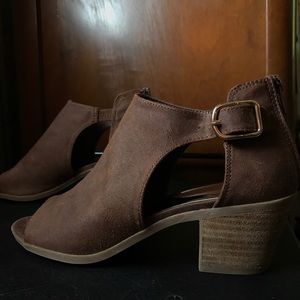 Size 6 Carlos by Carlos Santana Open toe bootie